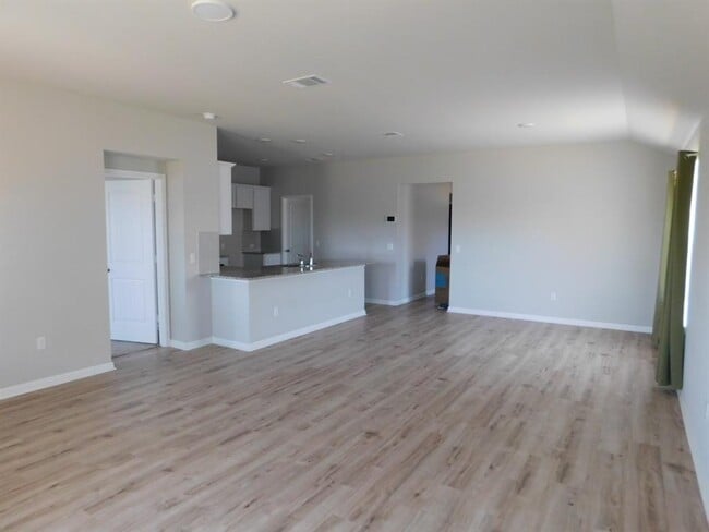 Building Photo - 104 Royal Palm Way