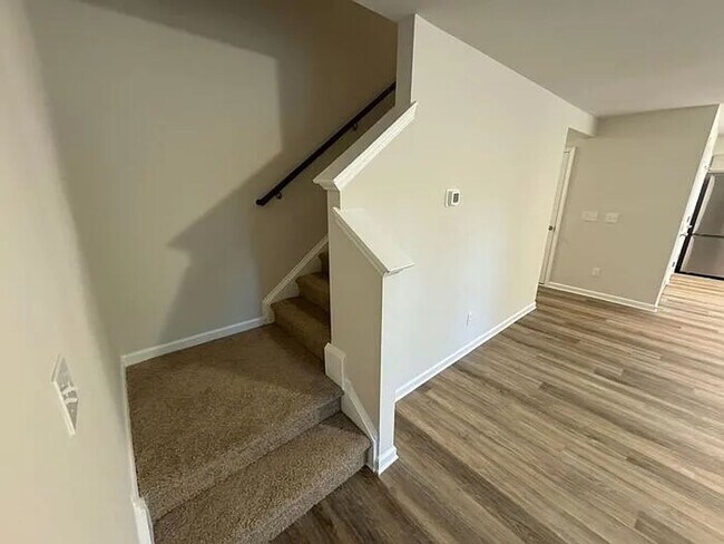 Building Photo - Modern Four Bedroom Home