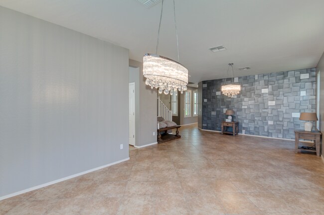 Building Photo - 3012 E Vermont Dr