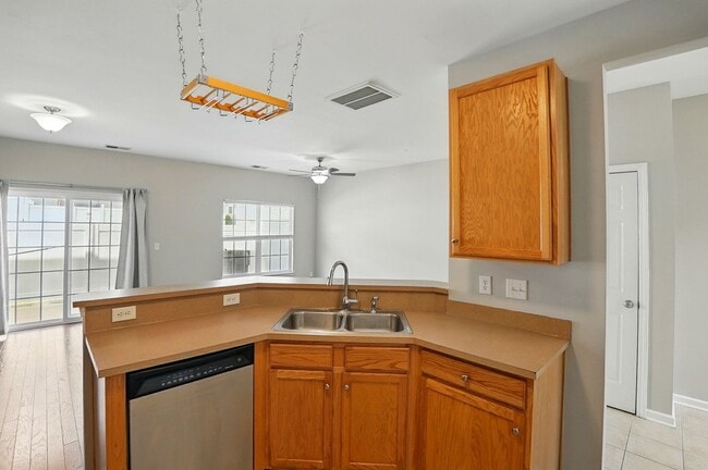 Building Photo - 2 Bedroom Townhome in Pineville!