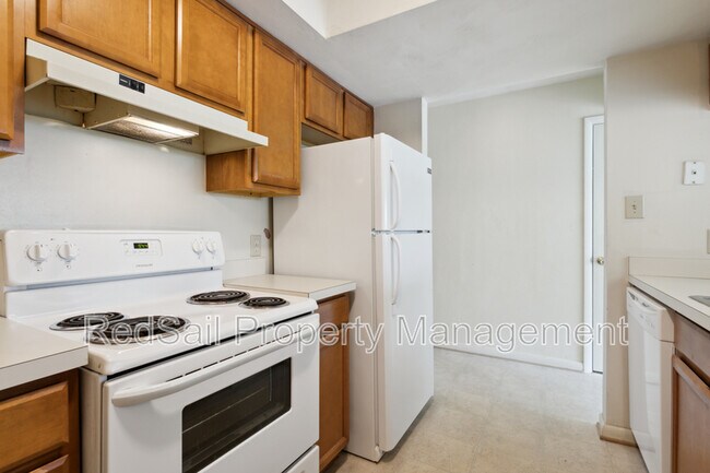 Building Photo - 3823 Staffordshire Ln