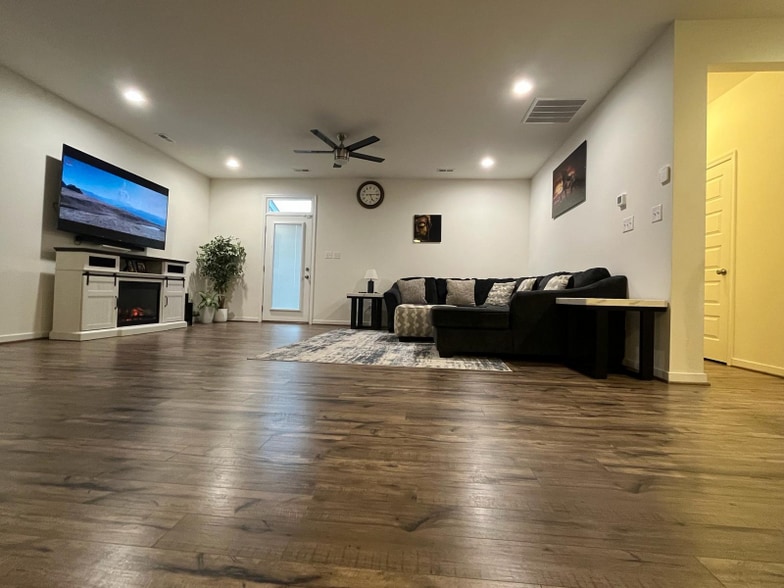 Building Photo - 4002 Carrie Mill Xing