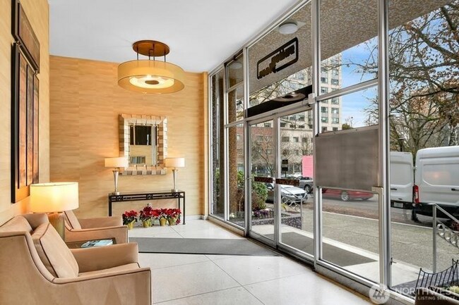 Building Photo - Light & bright view 1 bed 1 bath condo First Hill
