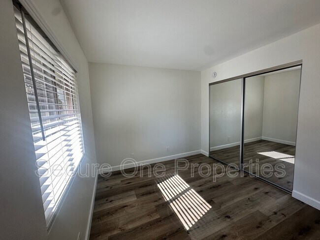 Building Photo - 2869 Instone Ct