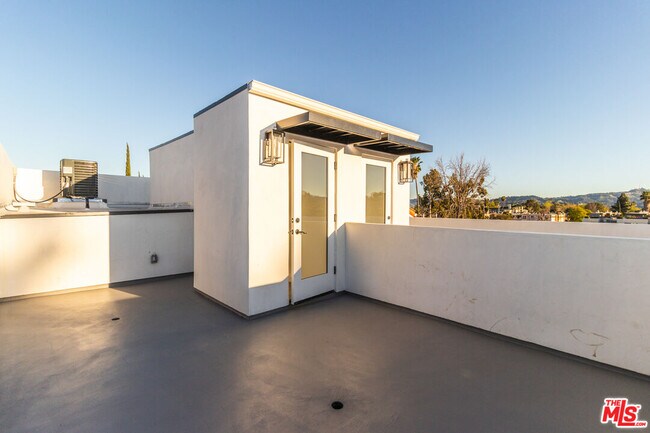 Building Photo - 5325 Ben Ave