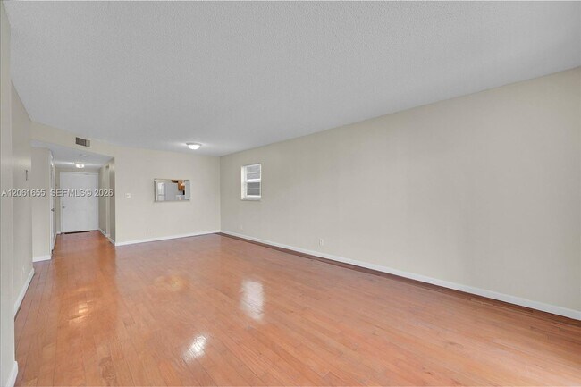 Building Photo - 1100 NW 87th Ave