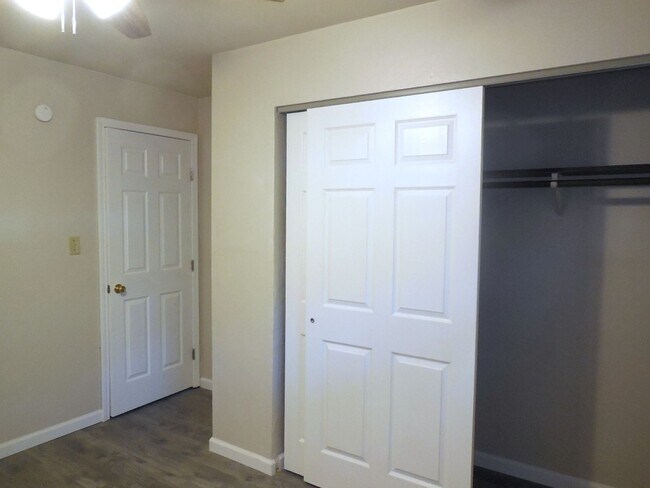 Building Photo - 1417 St Clair Ave