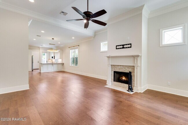 Building Photo - 405 S Montauban Dr