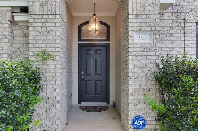 Building Photo - 927 Picadilly Dr