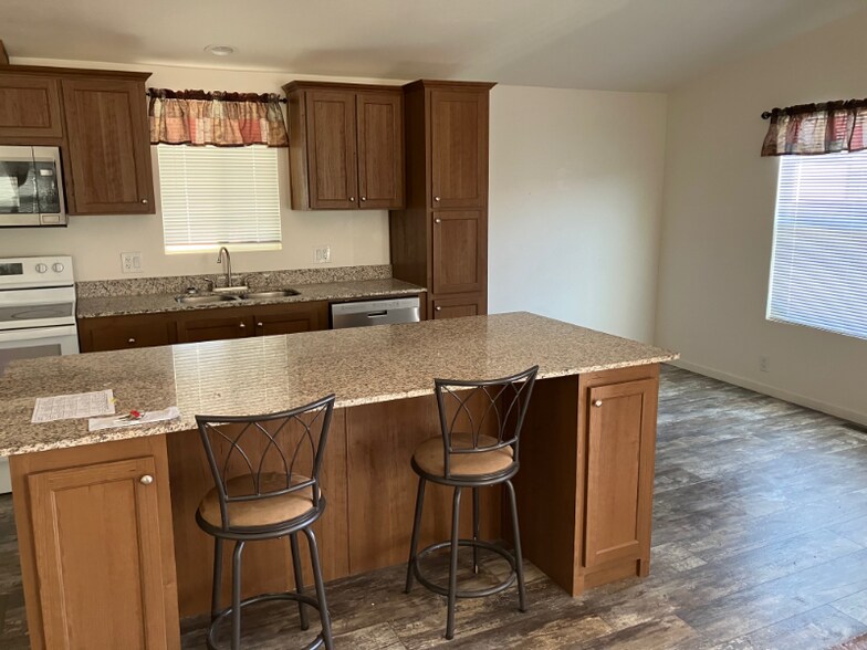 Building Photo - 880 Montecito Dr