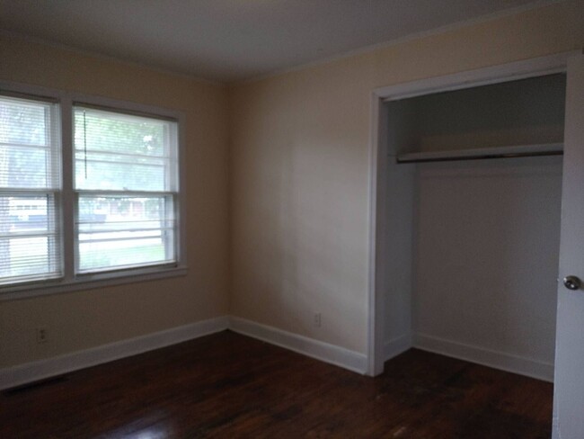 Building Photo - Are you looking for a spacious and 3 bedro...