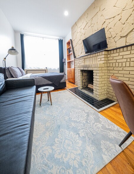 Building Photo - 32 W 86th St