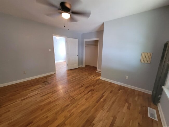 Building Photo - 220 Richard St