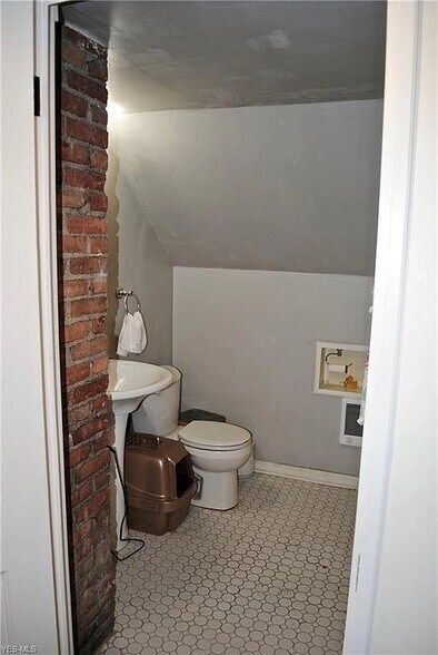 Building Photo - 3251 Silsby Rd