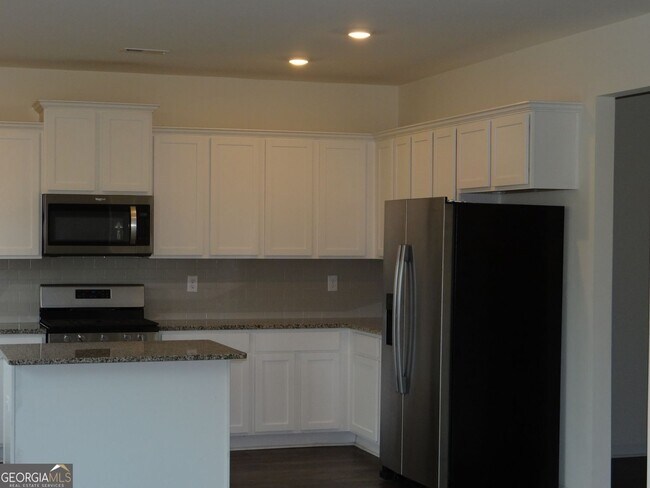 Building Photo - 3473 Hawthorn Farm Blvd