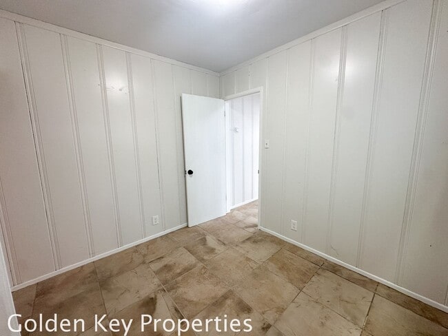 Building Photo - Single-level ADU on the beach - ALL UTILIT...