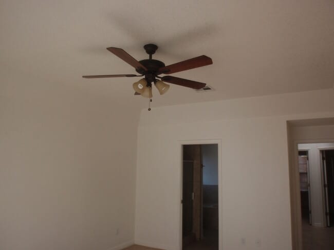 Building Photo - COMING SOON: Three Bedroom Home for Rent