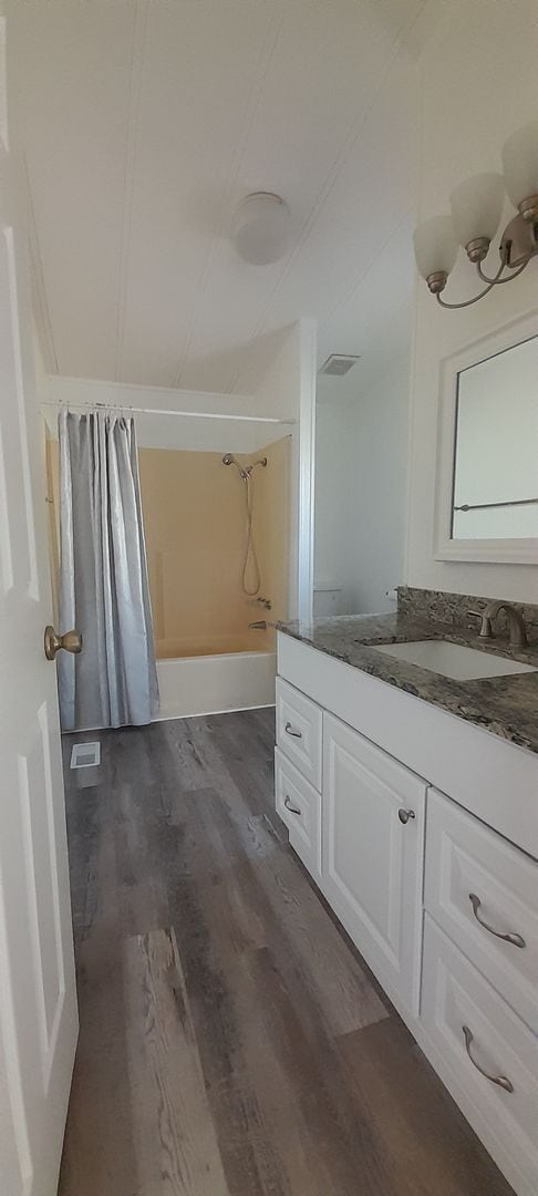 Building Photo - 3 Bedroom/2 Bath For Rent...$1700 Monthly Rent & $1700 Security Deposit Available NOW