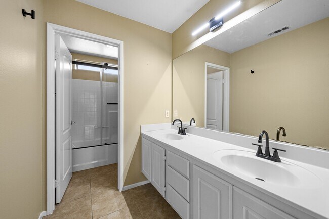 Building Photo - 23006 Timber Ridge Ct