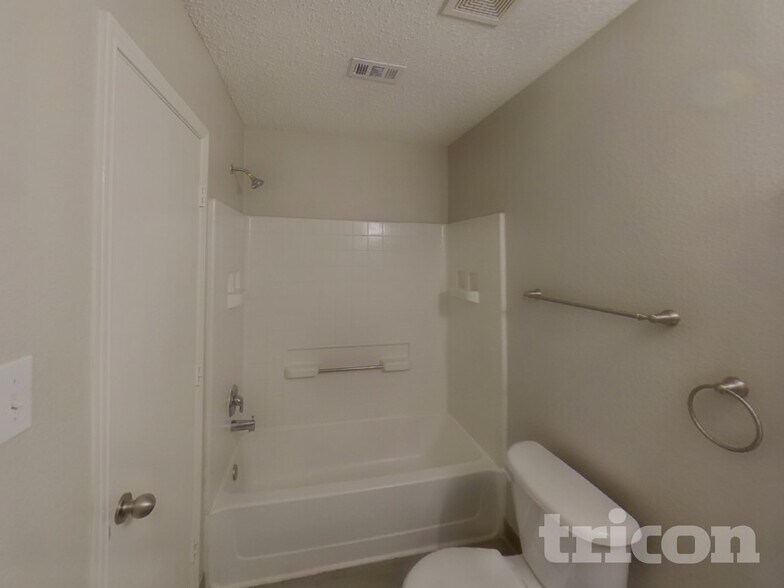 Building Photo - 104 Scarlet View