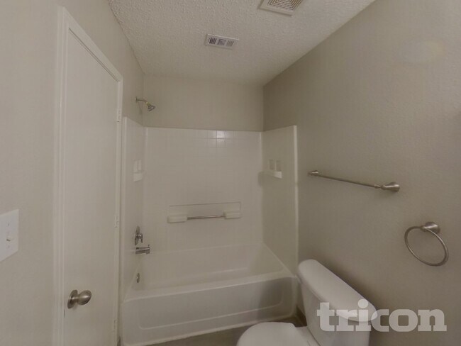 Building Photo - 104 Scarlet View