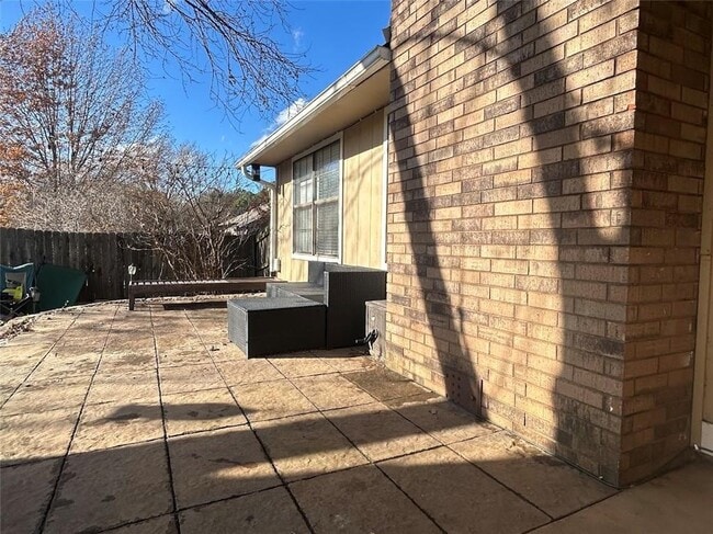 Building Photo - 1381 E Amber Dr