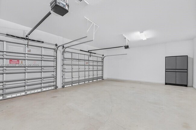 Building Photo - 3461 SE 1st St