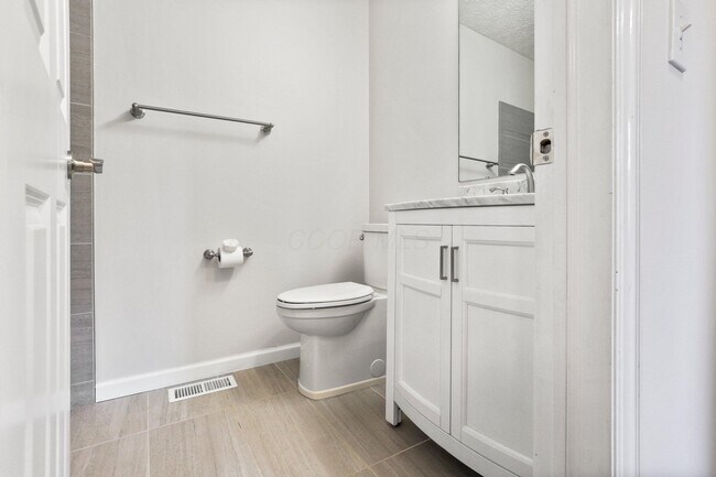 Building Photo - 5998 Blaverly Dr