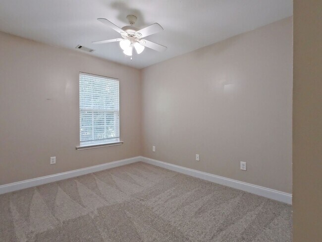 Building Photo - Available NOW- West Augusta Townhome with garage