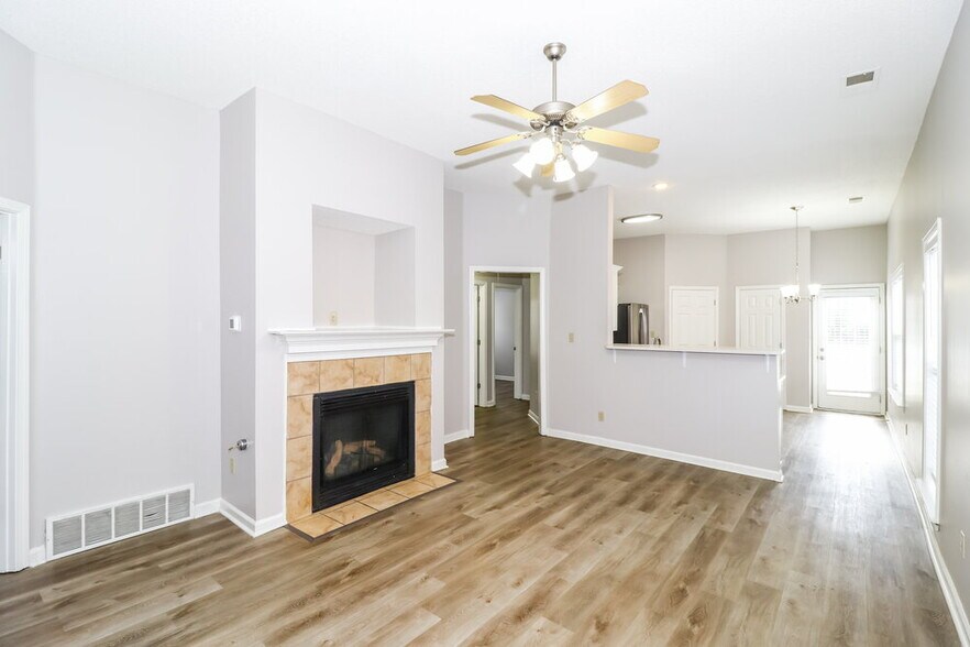 Building Photo - 6943 Parkbrook Ln