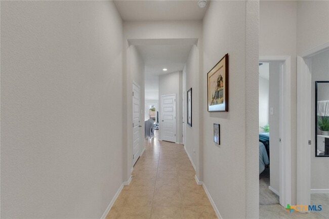 Building Photo - 425 Spiny Lizard Ln