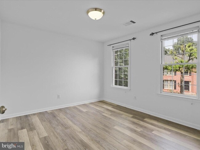 Building Photo - 1518 Summerset Pl