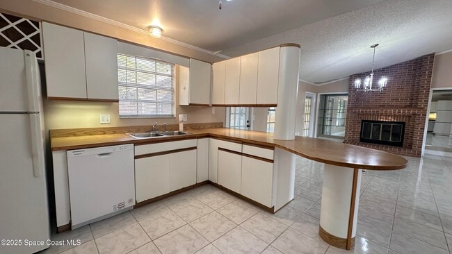 Building Photo - 301 Nesbitt St