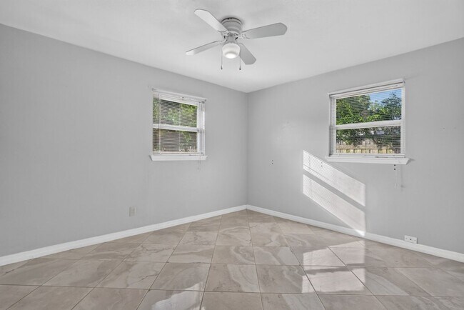 Building Photo - Cute 3/2 home in Orange Park