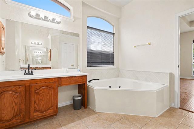 Building Photo - 1027 Creek Bend