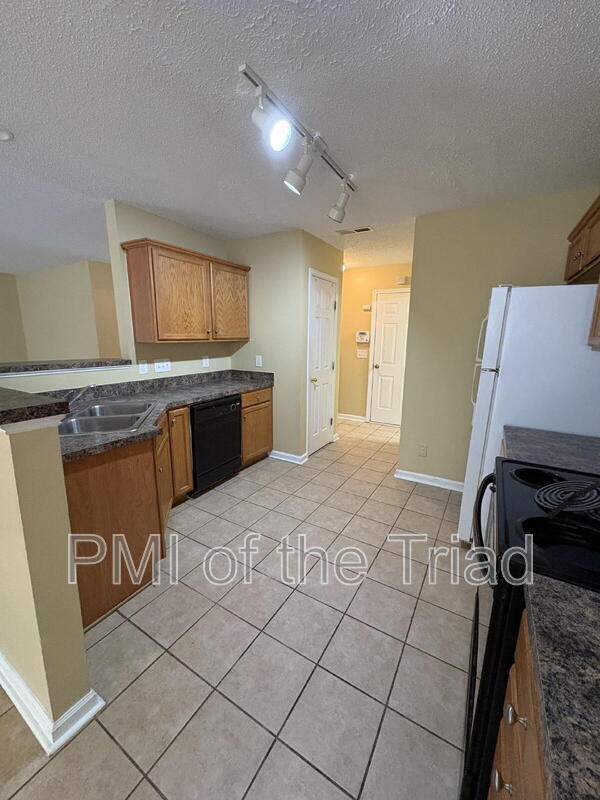 Building Photo - 152 Drewsbury Dr