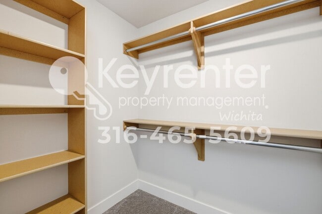 Building Photo - Beautiful 5 bedroom home near highways and schools!