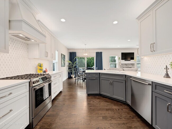 Building Photo - 651 Bourbon Ln
