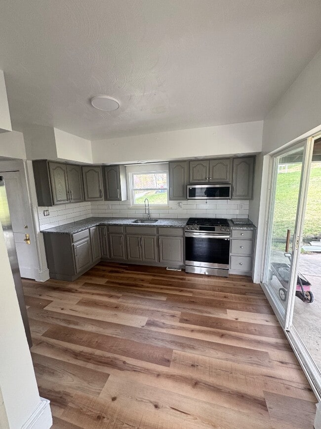 Building Photo - 5017 Highland Park Ave