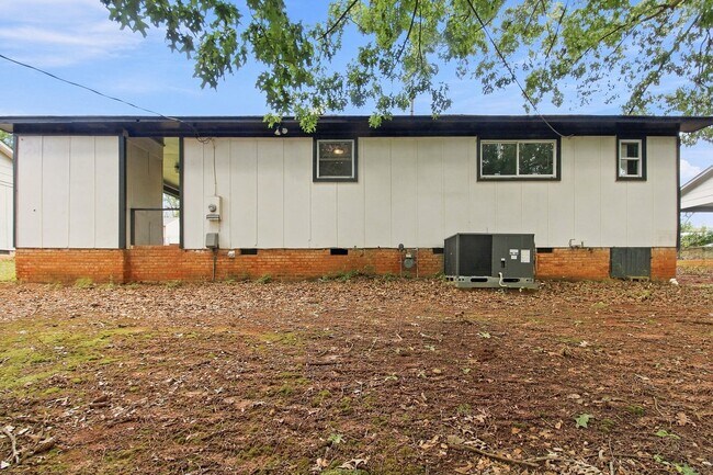 Building Photo - 400 Richcreek Rd