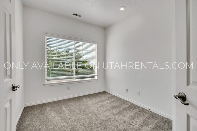 Building Photo - 1028 Canyon Vista Rd