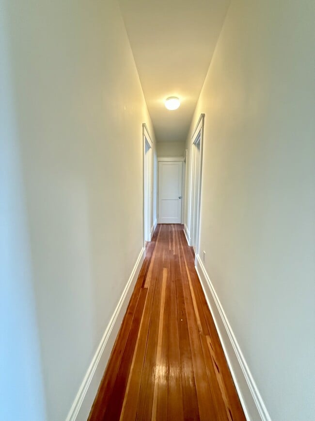 Building Photo - 68 Putnam St