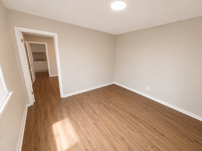 Building Photo - 1531 Standridge St