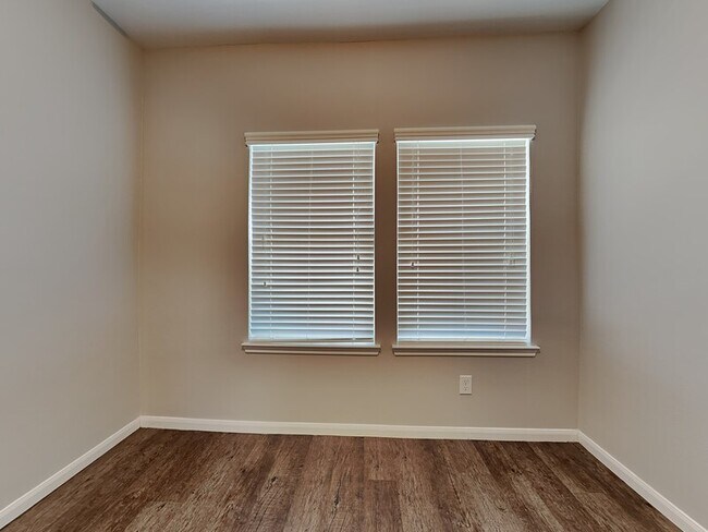 Building Photo - 4065 Mossy Pl Ln