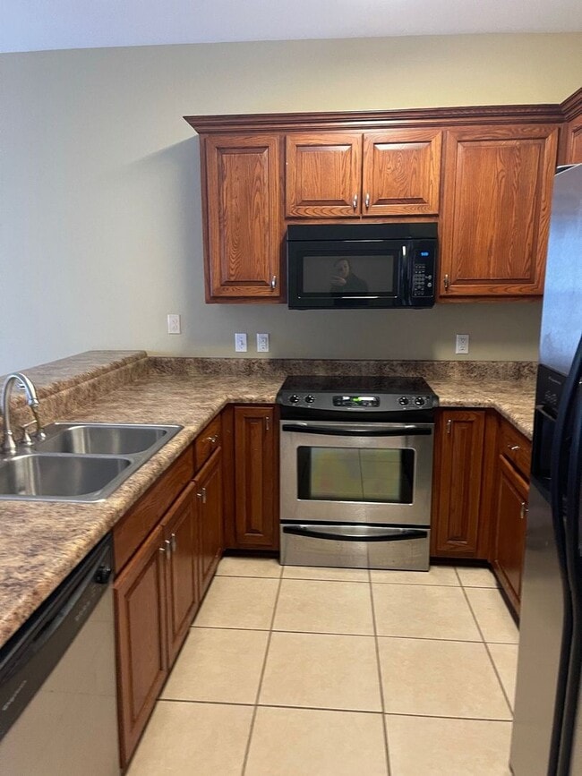 Building Photo - Eagle Landing - End Unit