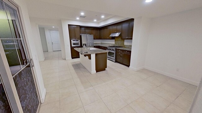 Building Photo - Gorgeous 3 Bedroom 2.5 Bath Townhome