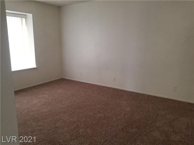 Building Photo - NW 3 Bedroom!
