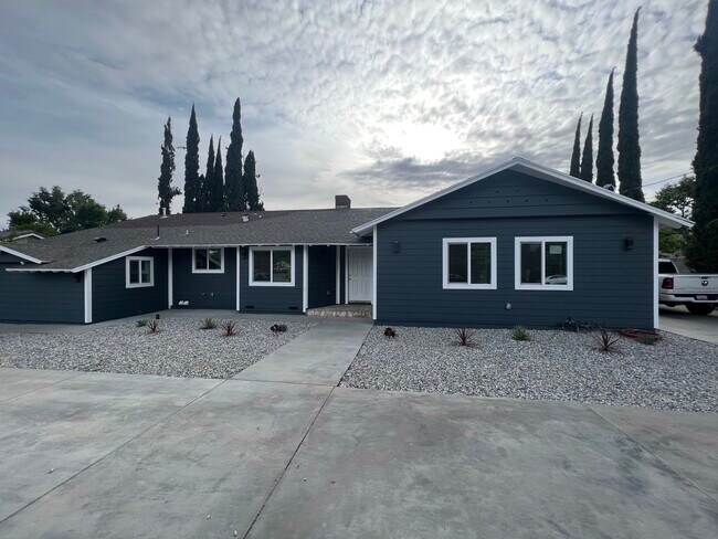 Building Photo - 8941 Balboa Blvd