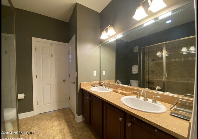Building Photo - 9823 Tapestry Park Circle