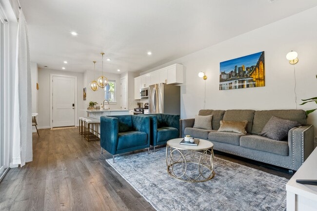 Building Photo - Beautiful 3-Bed, 3-Bath Home in Reeds Cros...